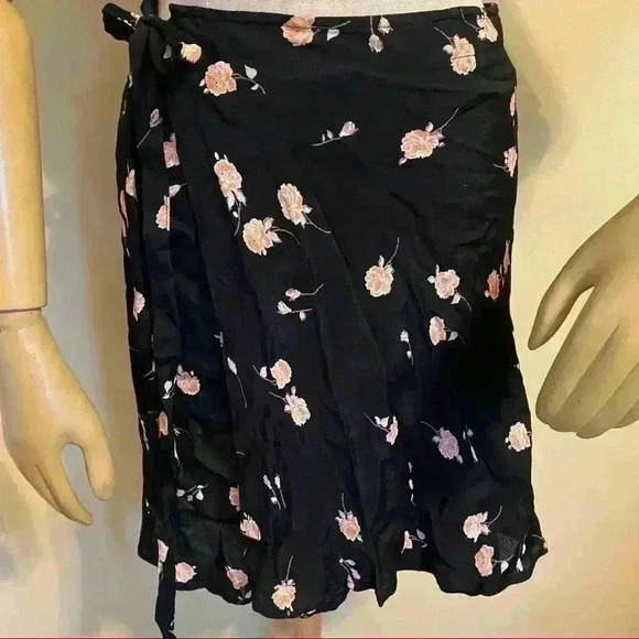 Pacsun wrap around skirt new women - Picture 2 of 6